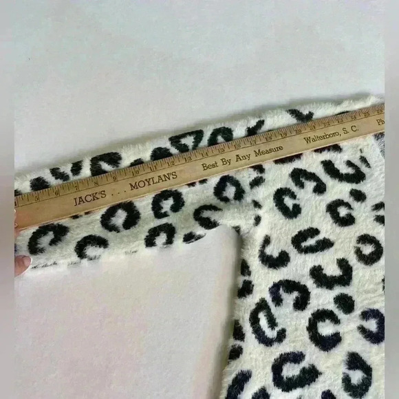 Hudson, Gray V-neck, long sleeve sweater and leopard and cream. Size S/M cozy - Picture 8 of 8